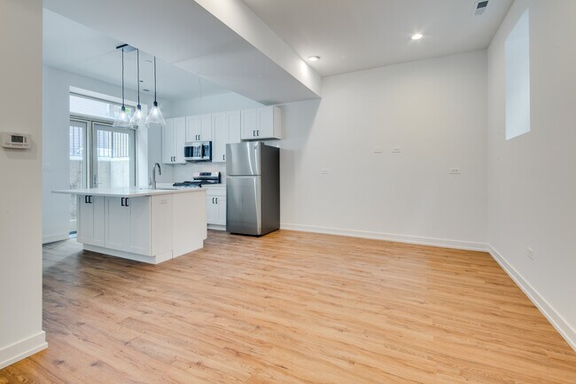 Building Photo - 2146 W Pierce Ave