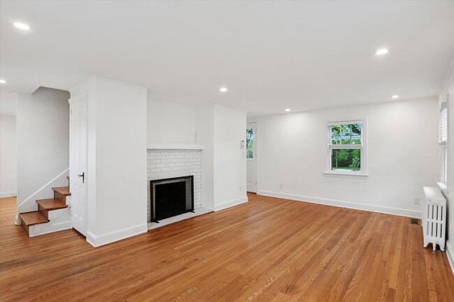 Building Photo - Renovated Home in Jackson Heights, Claymon...