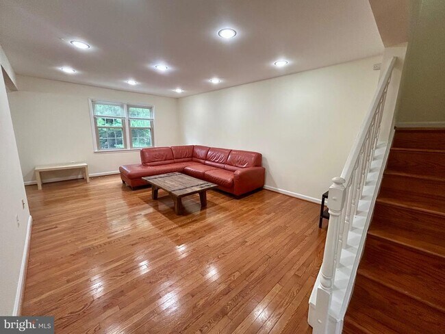 Foto del edificio - 5916 Dorchester Way