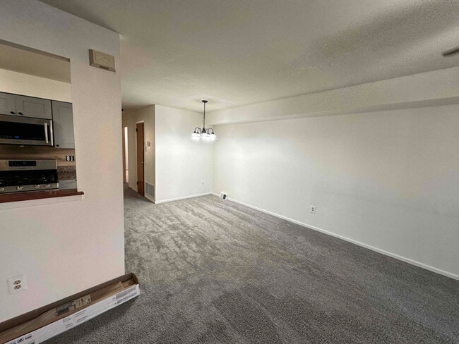 Building Photo - 3884 Linden Ave