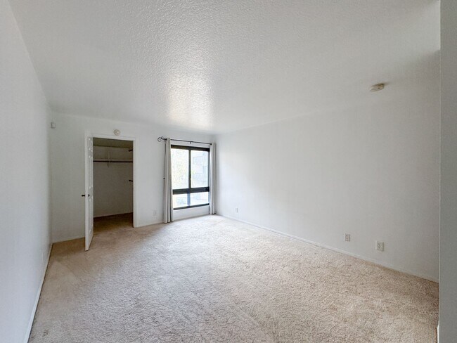 Foto del edificio - Charming 2bd 2ba condo in Playa Vista !