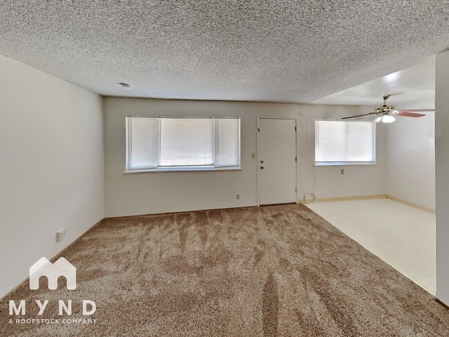Building Photo - 870 Burbank Dr