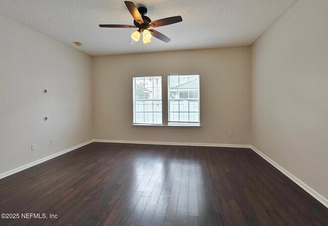 Foto del edificio - 6176 Casterbridge Rd