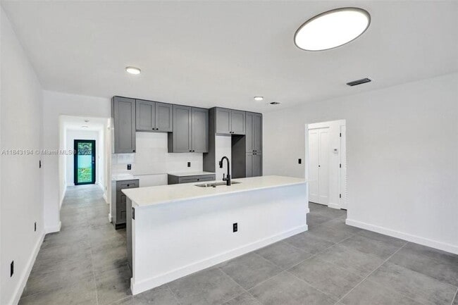 Foto del edificio - 3 bedroom in North Miami Beach FL 33160