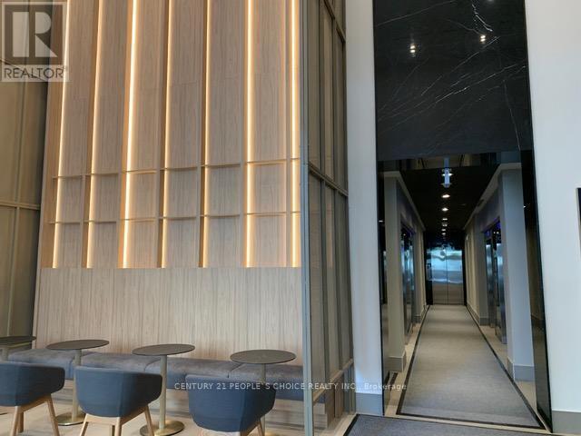 Photo du bâtiment - 430 Square One Dr