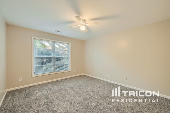 Foto del edificio - 641 Rock Elm Dr