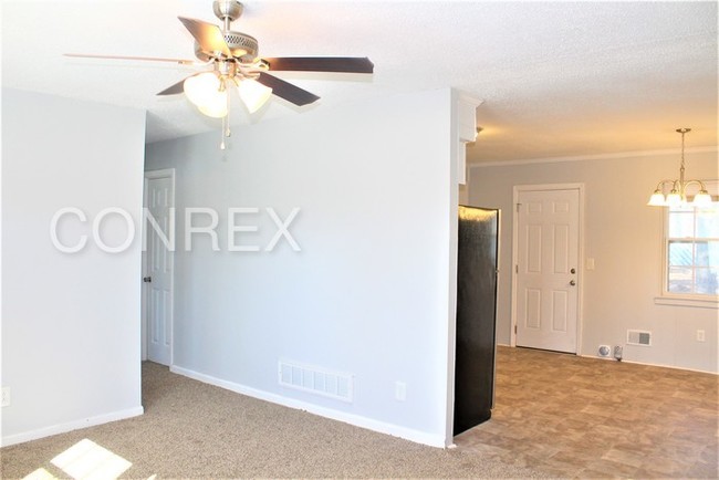 Foto del edificio - 232 Oak Glenn Rd
