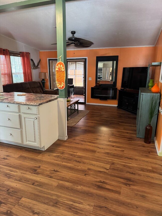 Foto del edificio - 638 N Edgewater Dr