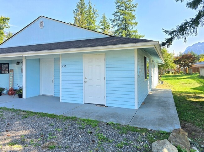 Building Photo - 2 Bedroom Unit Available Now in Gold Bar