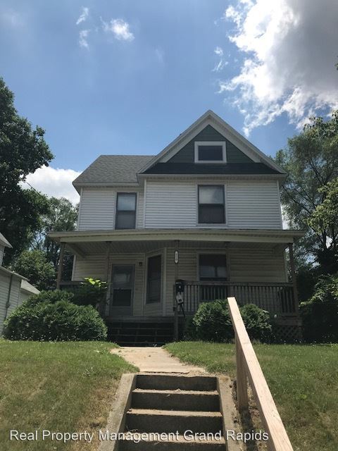 Primary Photo - 110 Page St NE