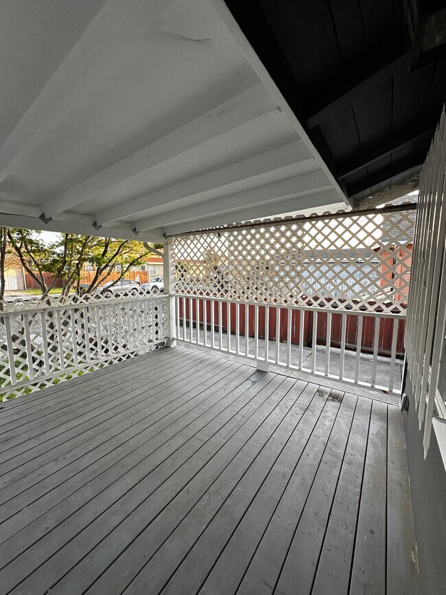 Building Photo - 1111 87th Ave