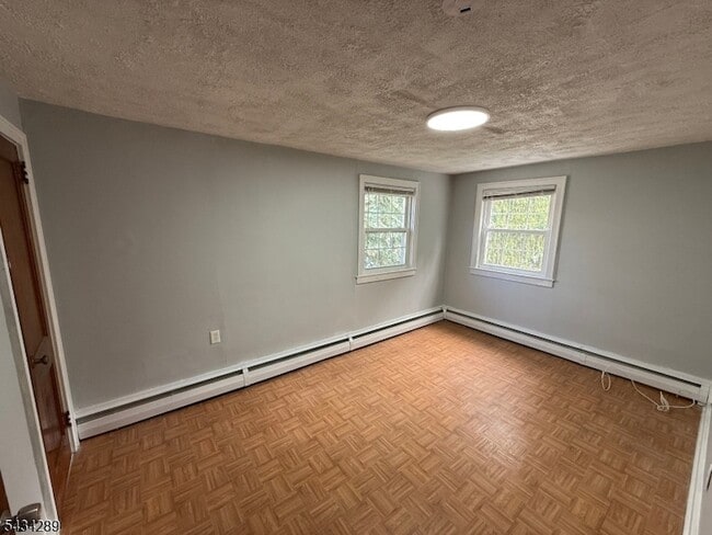 Building Photo - 112 Stiles St