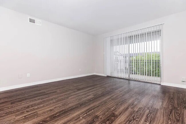 Foto del edificio - 4400 Memorial Dr