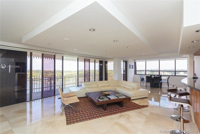 Building Photo - 3 Grove Isle Dr