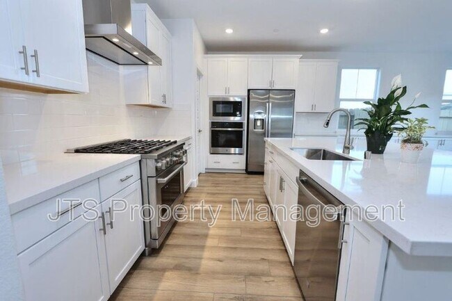 Foto del edificio - 3349 Hedgerow Ct