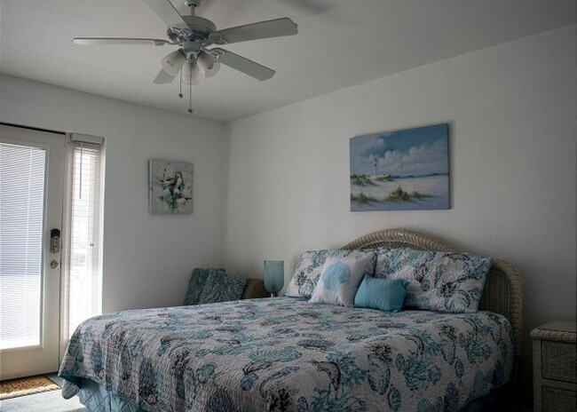 Bdrm - 683 Nautilus Ct