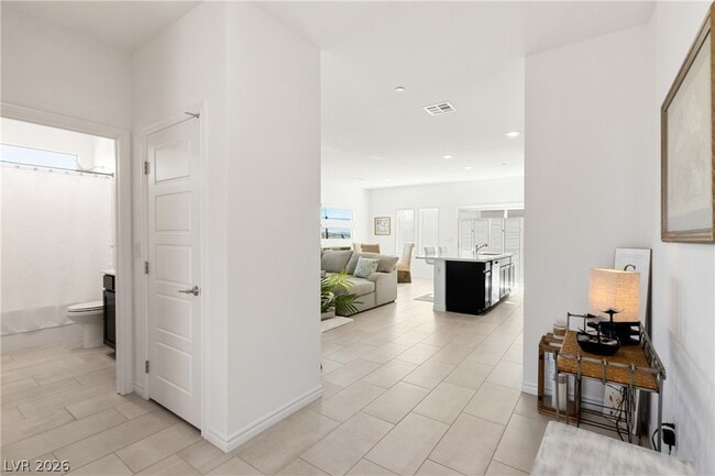Foto del edificio - 896 Meadows Ln