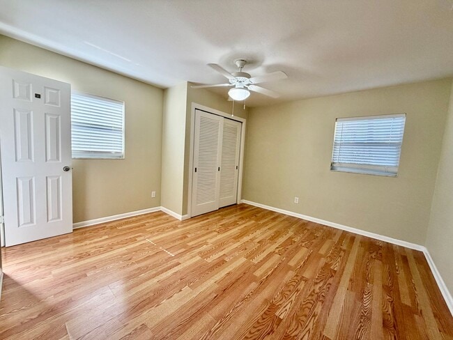 Building Photo - Charming 3 Bedroom 1.5 Bathroom in South Tampa!