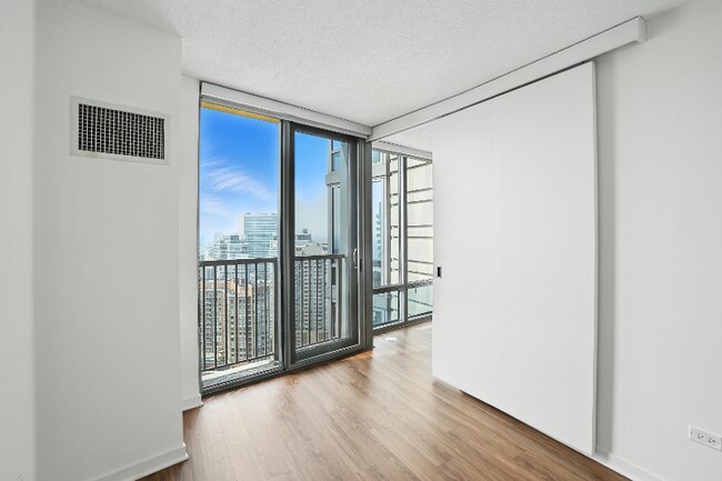 Foto del edificio - 537 N Kingsbury St