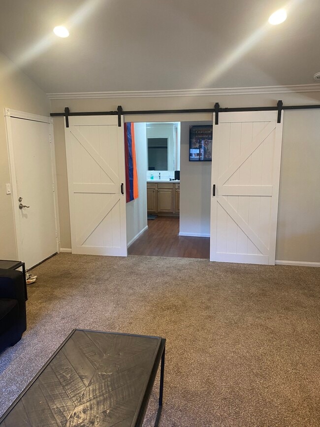 Building Photo - 198 Springview