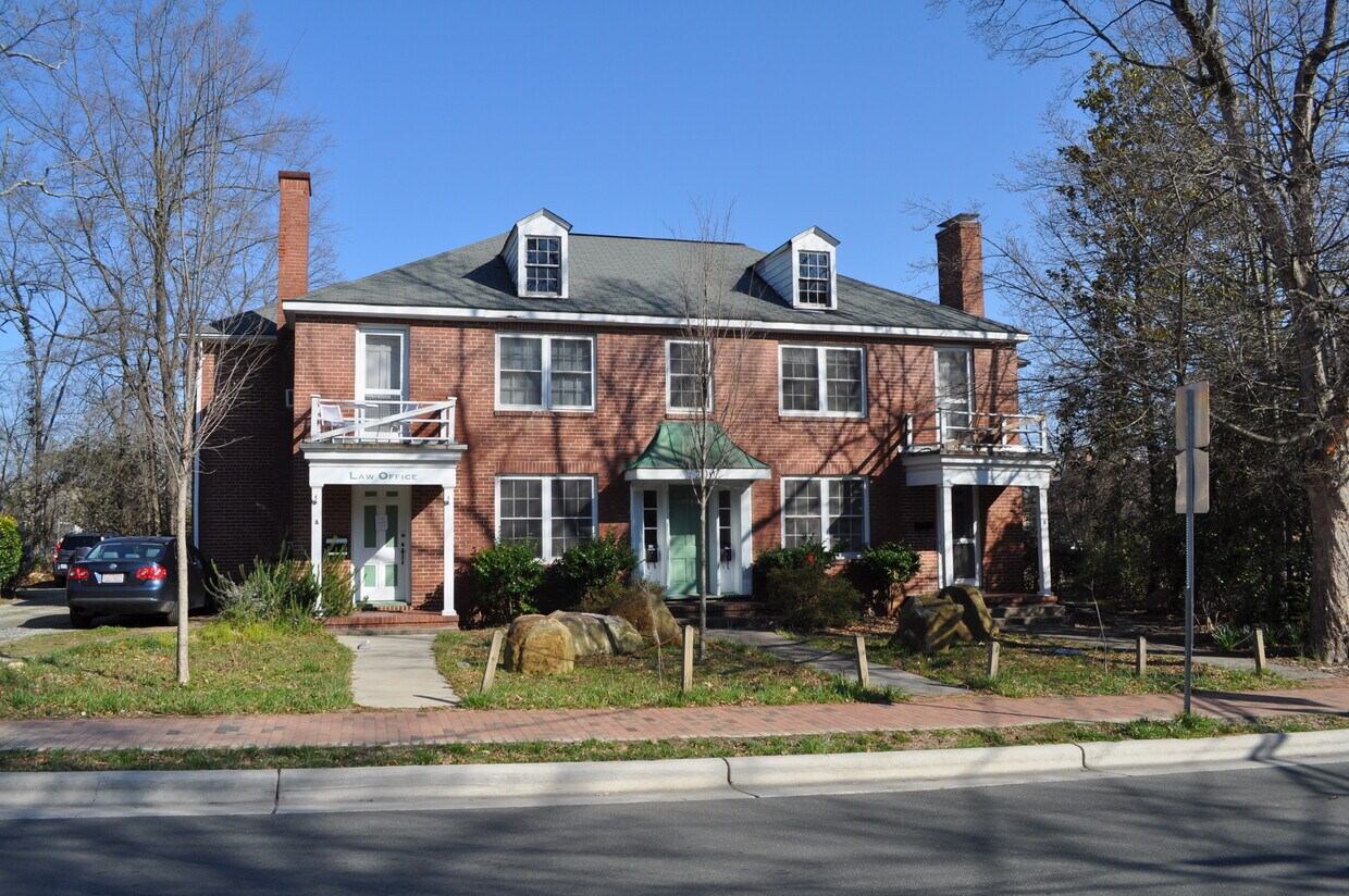 Primary Photo - 200 McCauley St