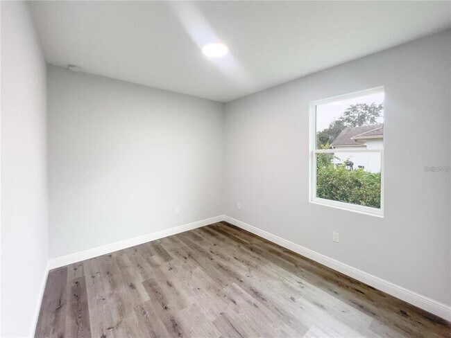 Foto del edificio - 14465 Chamberlain Blvd