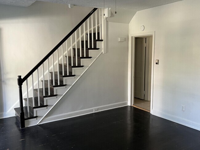 Building Photo - 17 N Tremont Rd