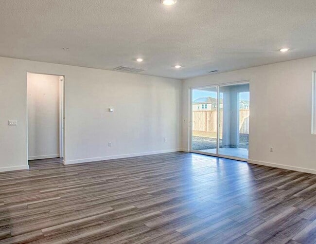 Building Photo - 5401 Spg Mountain Ln