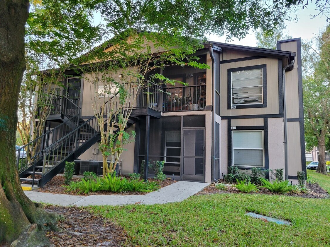 Primary Photo - 4004 Dream Oak Place
