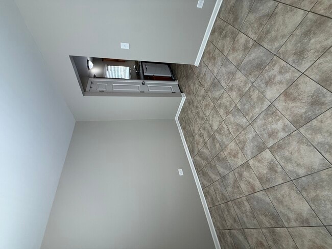 Building Photo - 9104 Lincoln Ct