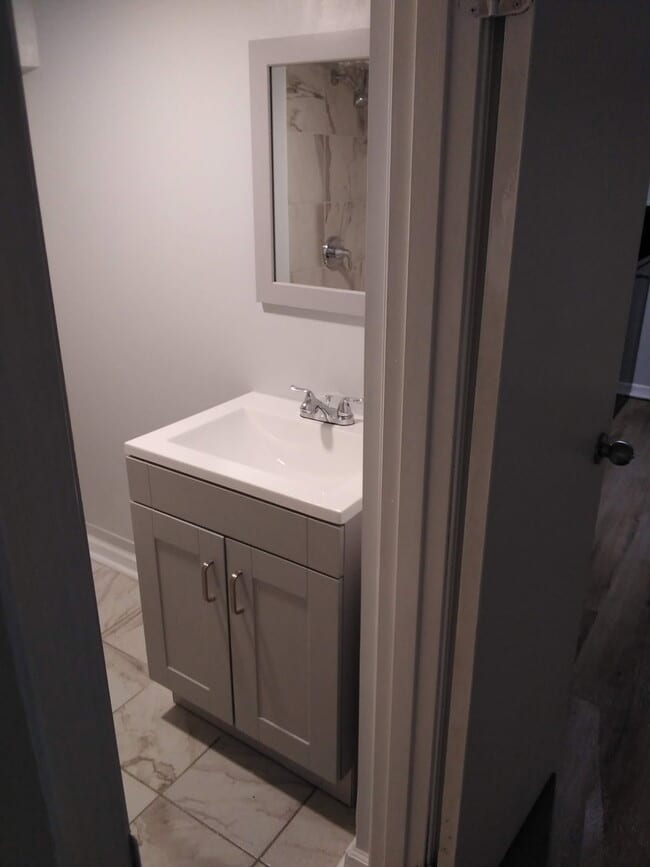 Building Photo - 821 Becker St