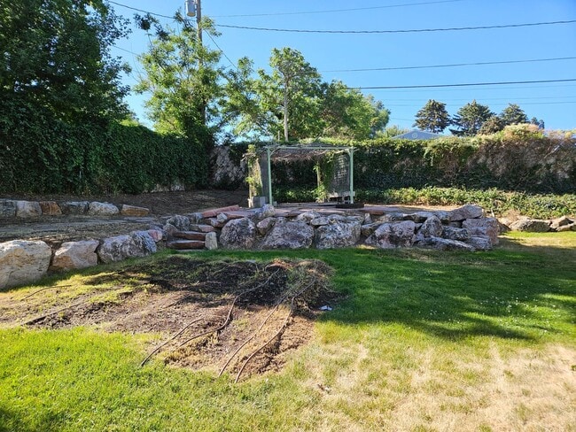Building Photo - Beautiful 3 Bedroom/2 Bathroom in Bountiful