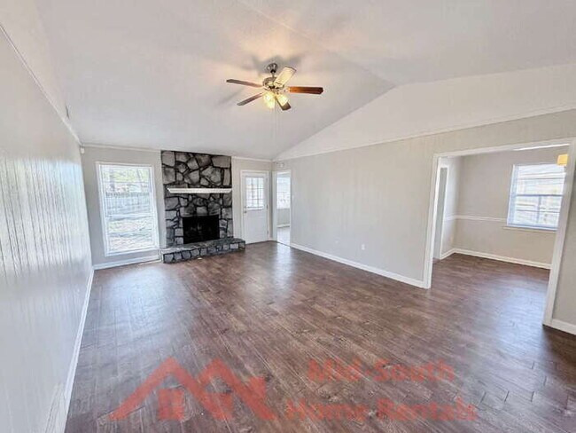 Foto del edificio - 7029 Tree Line Cove