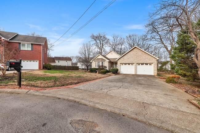 Building Photo - 413 Mountain View Ct