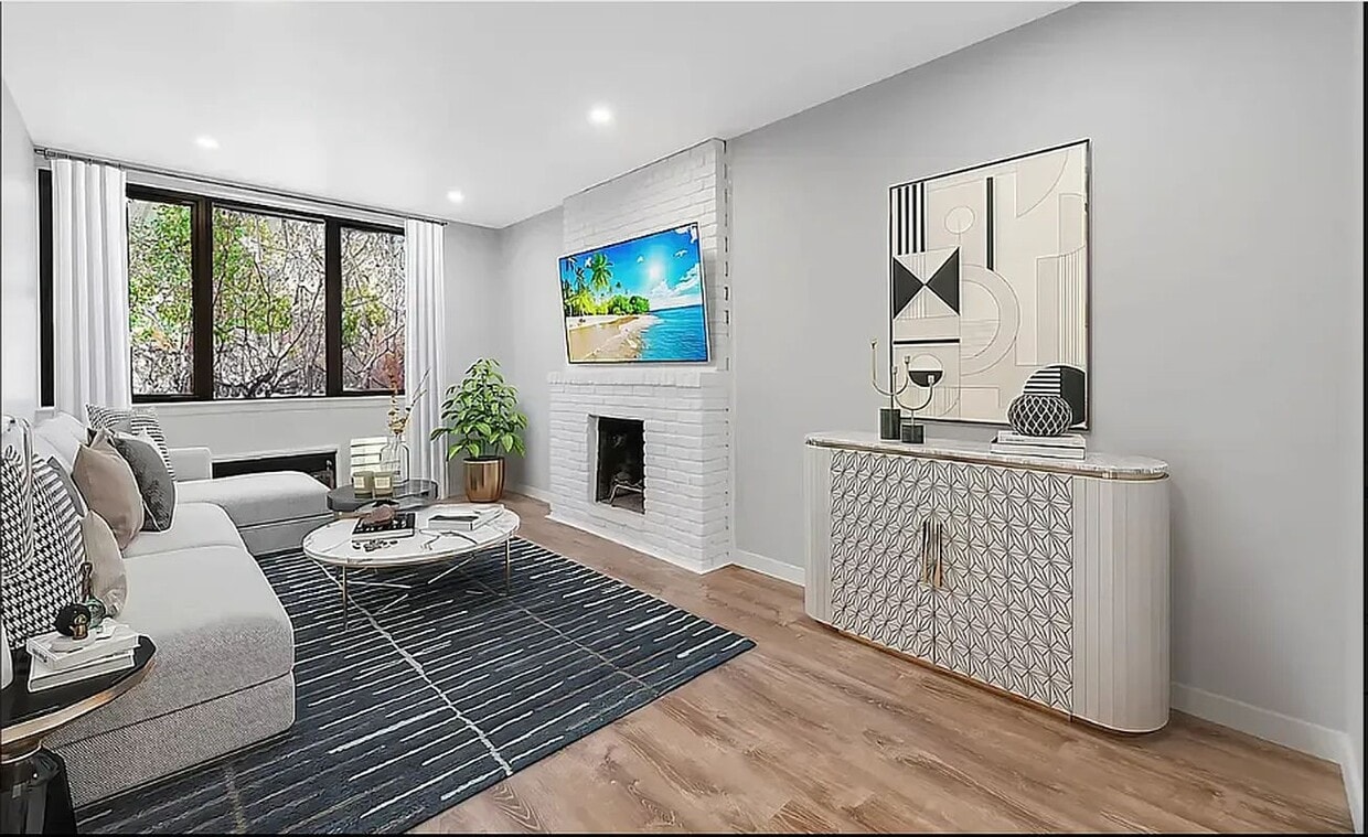 Primary Photo - 453 W 48th St
