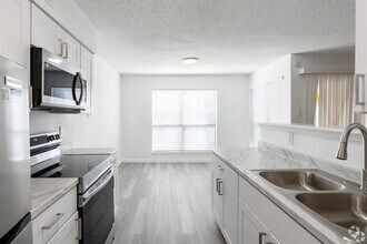 Building Photo - 1000 River Bend Dr