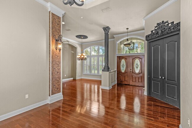 Foto del edificio - Executive Gainesville Rental: Custom 4 Sui...