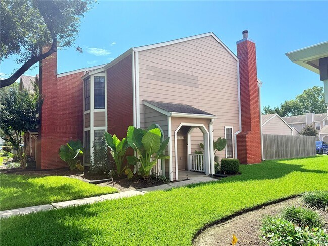 Foto del edificio - 17289 Saturn Ln
