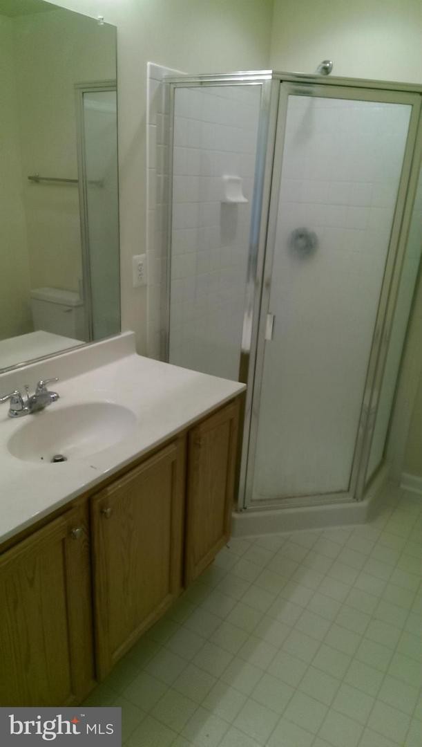 Building Photo - 823 Fairview Village Ct