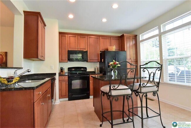 Foto del edificio - 1600 Oakridge Ln