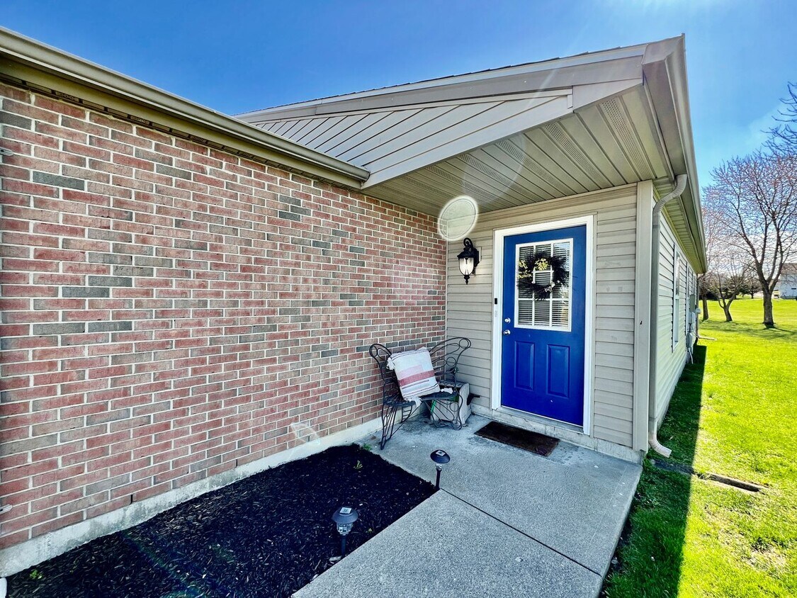 3 Bedroom 1 Bathroom Attached Home - 3 Bedroom 1 Bathroom Attached Home