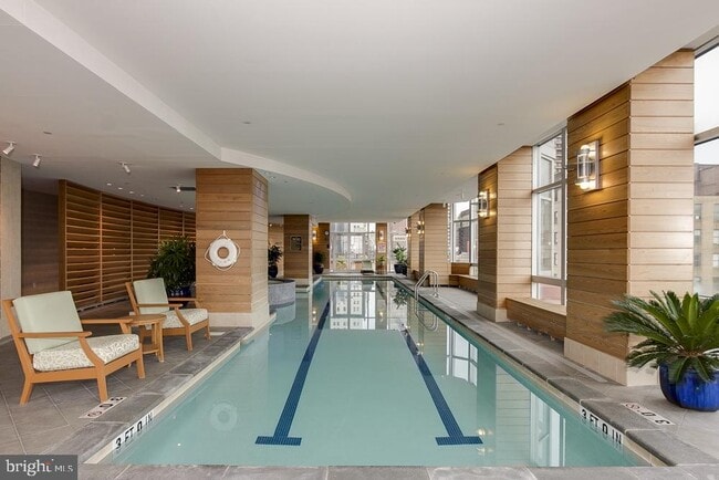 Building Photo - 440 S Broad St