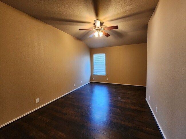 Building Photo - 3/2/2 in Quail Valley / Covered Front Porch / Covered Back Patio / Fenced in Yard / CISD