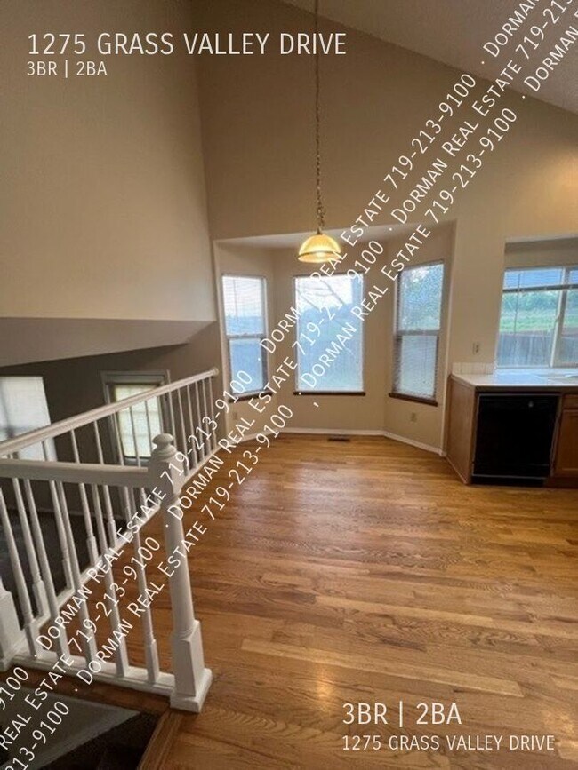 Foto del edificio - 1275 Grass Valley Dr