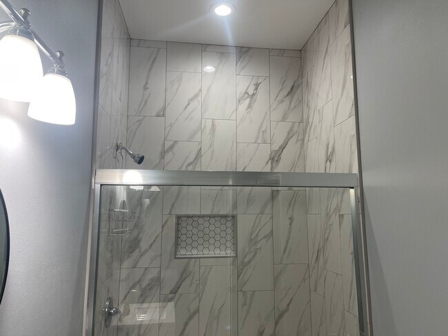 Foto del edificio - 2904 E 63rd St