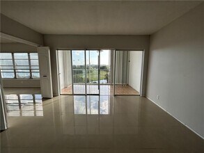 Building Photo - 3300 N Palm Aire Dr
