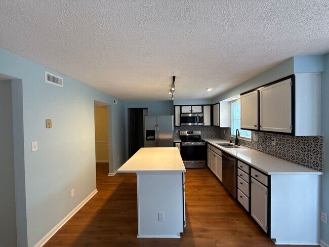 Foto del edificio - 3-Bedroom Home Close to Ballantyne!