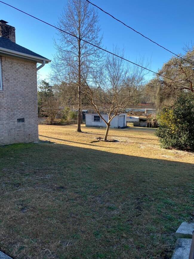 Foto del edificio - 4 Bedroom 2 bath Brick Home w/ Large Workshop