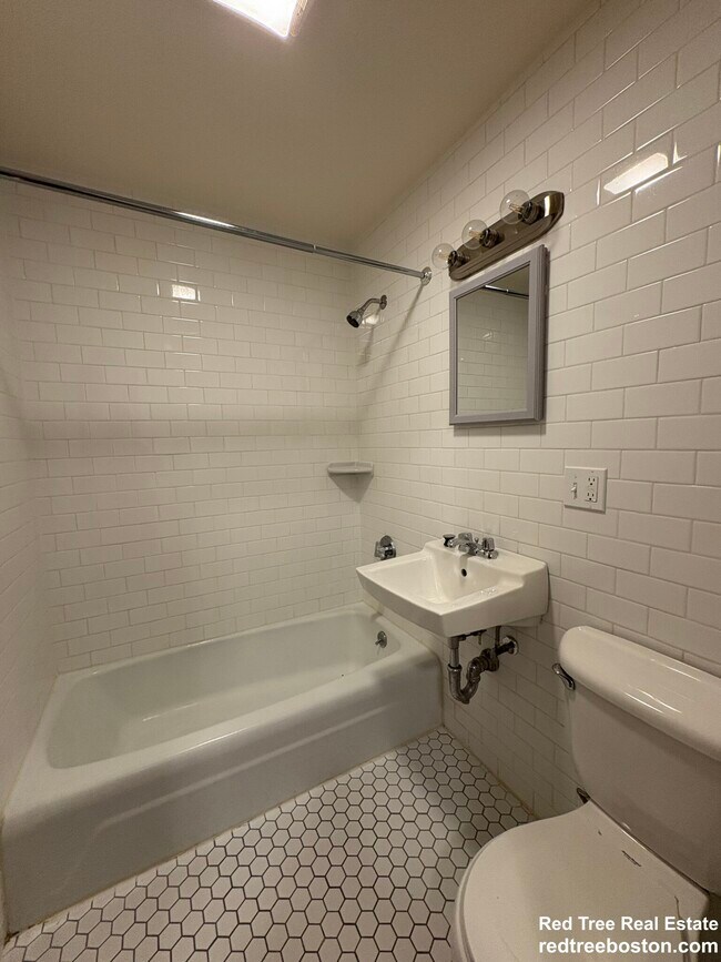 Foto del edificio - 172 N Beacon St