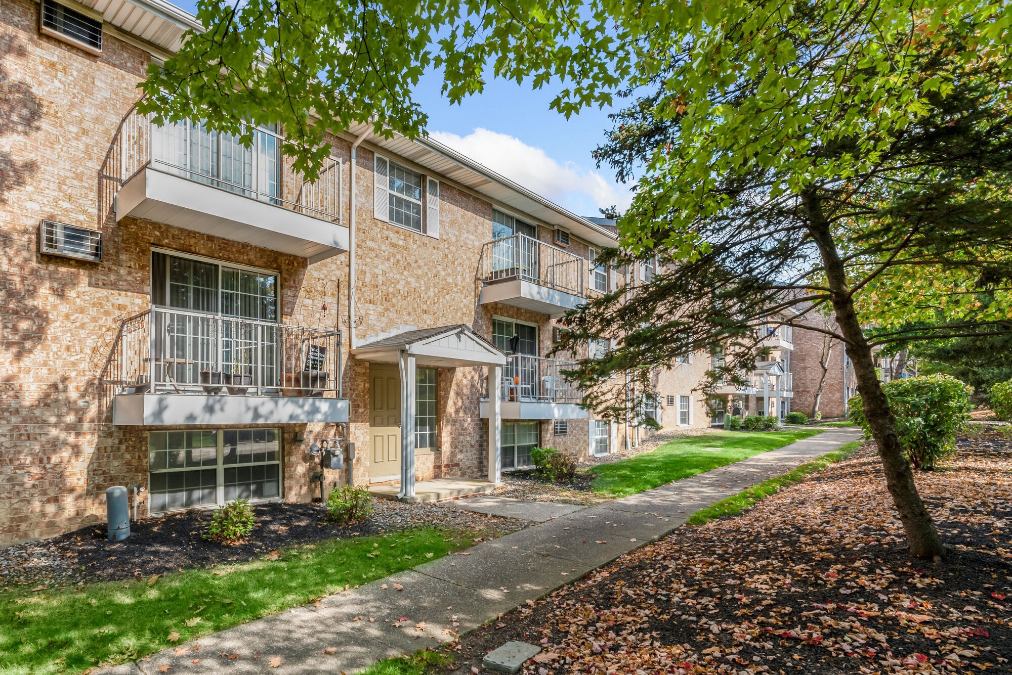 Oak Brook Gardens – photo 1 of 15